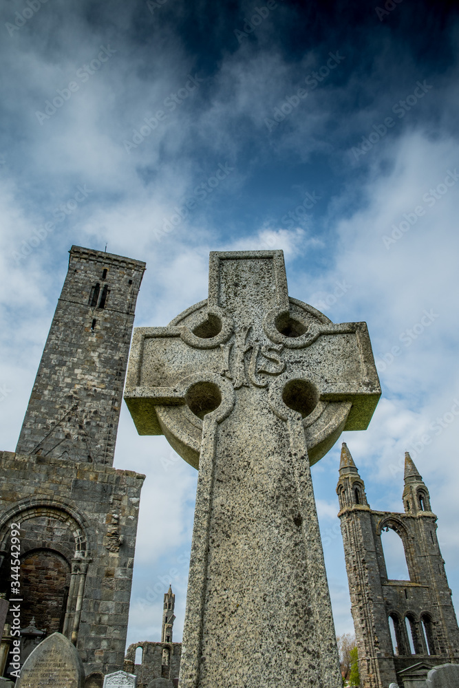croce celtica nel vecchio cimitero scozzese croce celtica nel vecchio cimitero scozzese