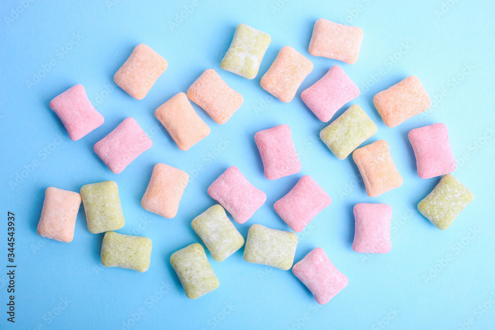 Pads of multi-colored chewing gum Pads of multi-colored chewing gum
