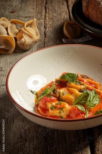 farfalle pasta tomato sauce chicken basil