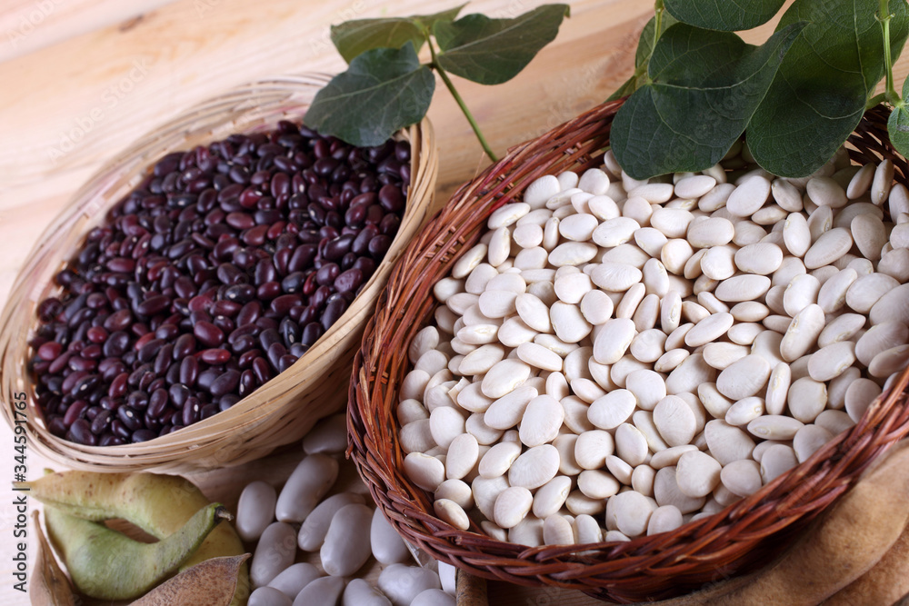 Fototapeta premium Kidney beans on table