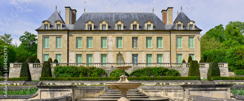 Panoramique sur le château d'auvers-sur-Oise (95430), département du Val-d'Oise en région Île-de-France, France