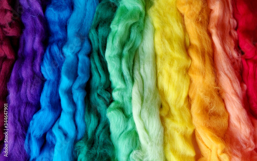 Canvastavla wool for felting different colors of the rainbow