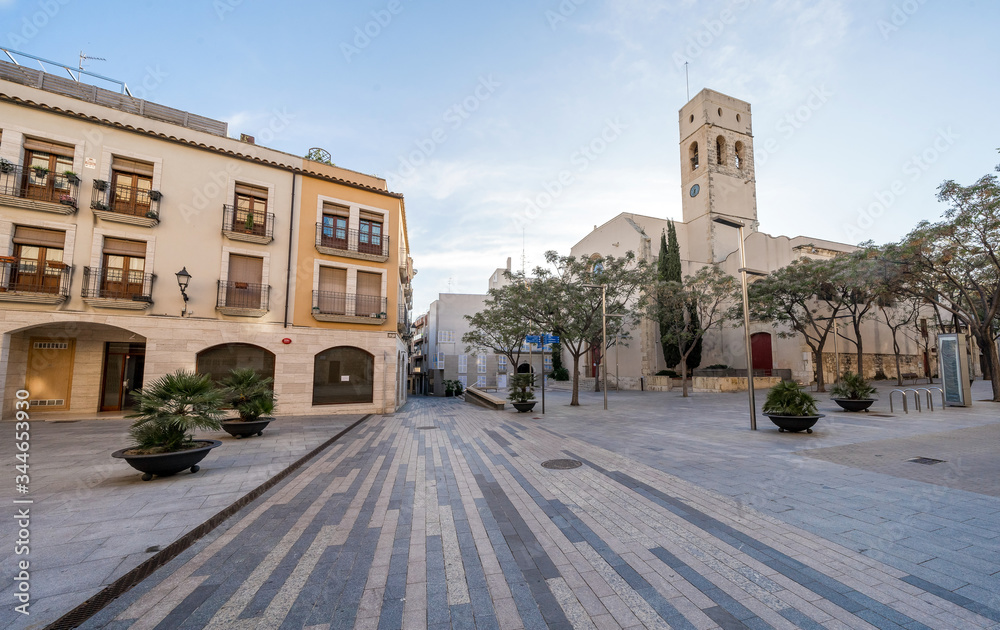 Fototapeta premium Deserted streets of a population by the Covid 19