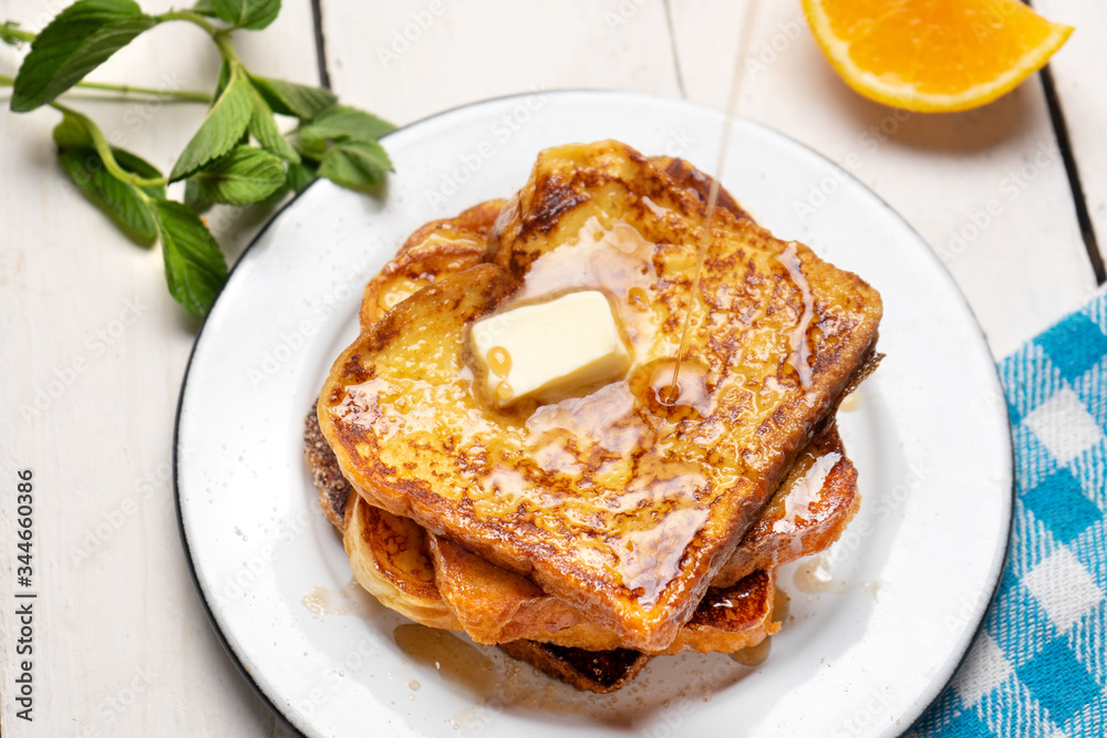 Fotografie French toast with cinnamon on white background
