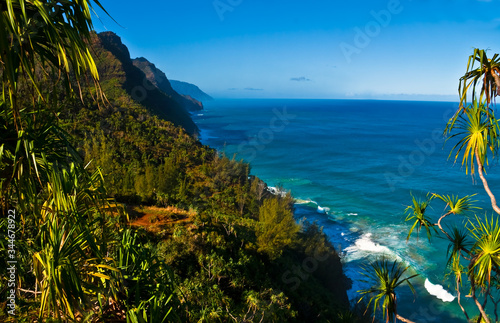 Fototapeta Naklejka Na Ścianę i Meble -  The Steep Na Pali Cliffs on The Kalalau Trail, Na Pali Coast, Kauai, Hawaii, USA