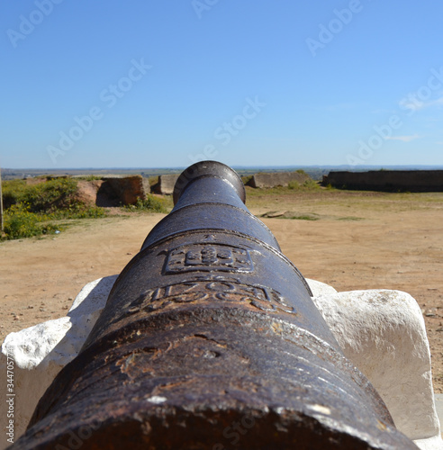 Fotografia Vista del horizonte desde el punto de mira de un viejo cañon de guerra
