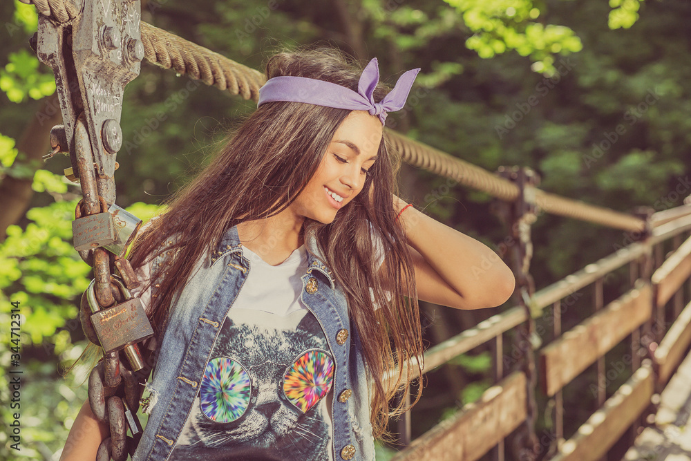 Obraz premium Pretty smiling young girl