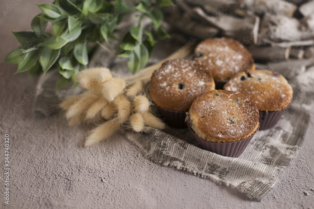 Delicious cupcakes with currants on the table Delicious cupcakes with currants on the table