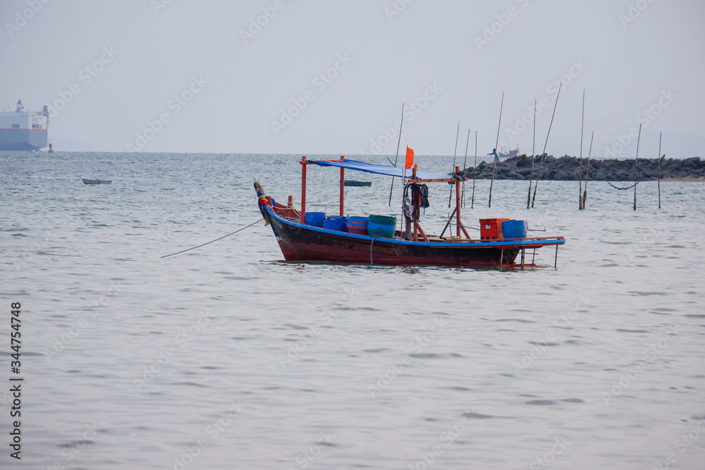 Many fishing boats Going to fish