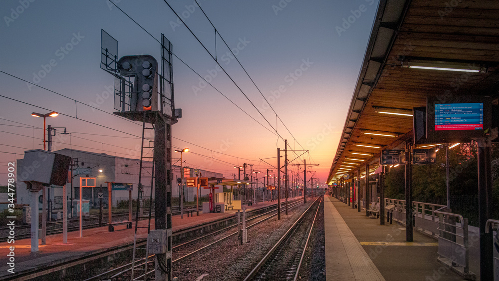 Fototapeta premium railway at sunset