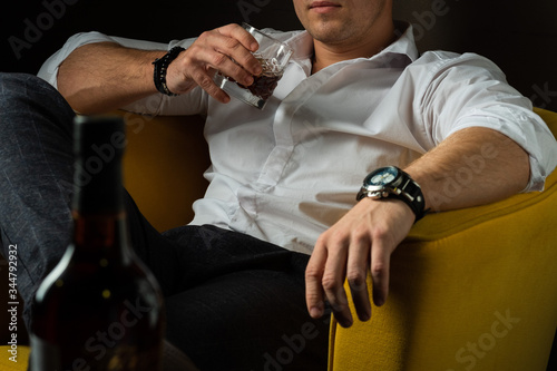 Cuadro en lienzo brutal man holds a glass of whiskey in his hands