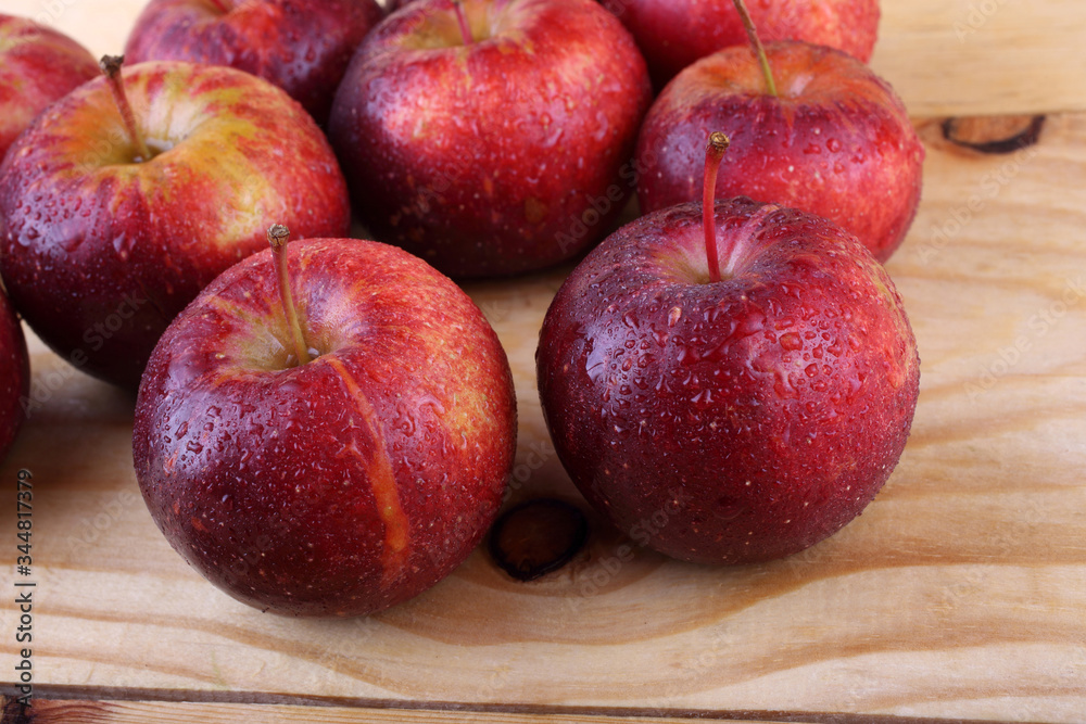 Apples on table Apples on table