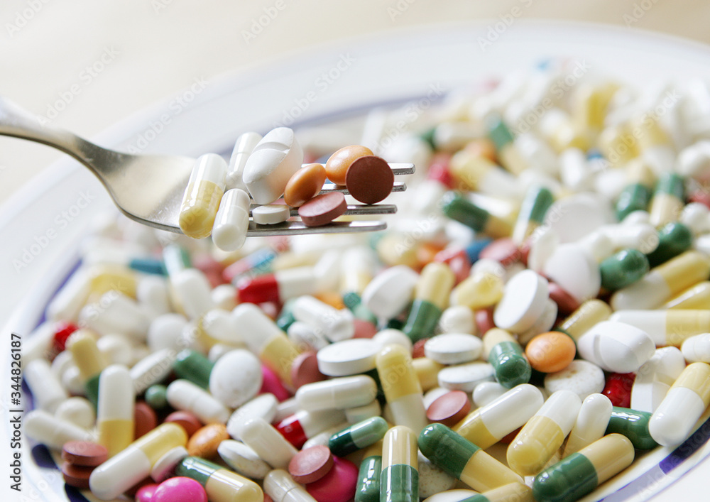 Pillule de médicament dans assiette