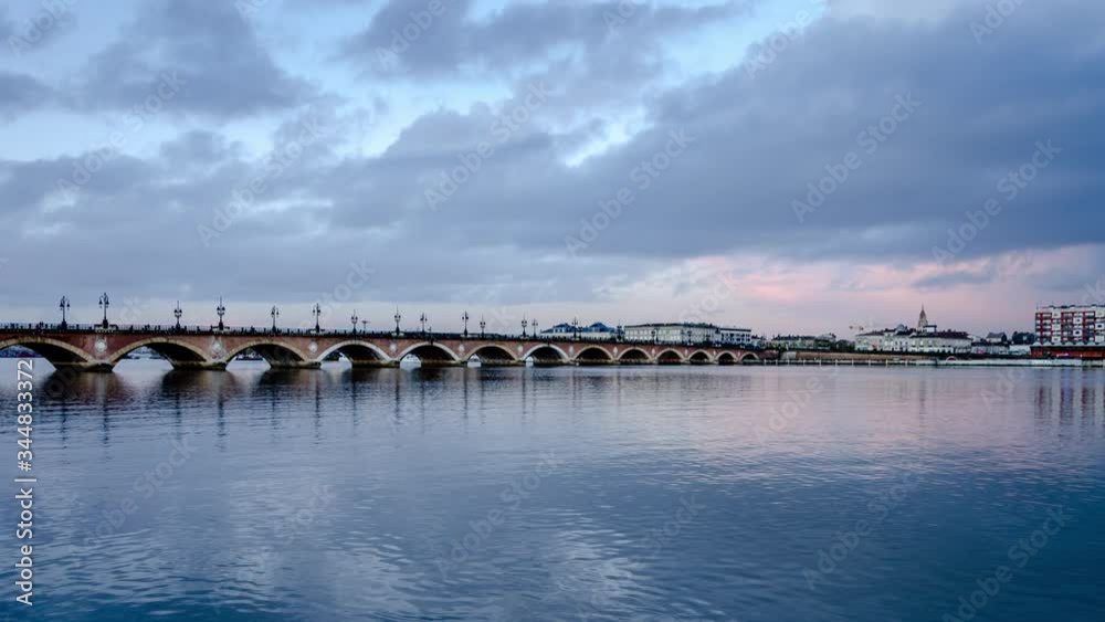 Timelapse jour nuit pont de pierre Bordeaux Timelapse jour nuit pont de pierre Bordeaux