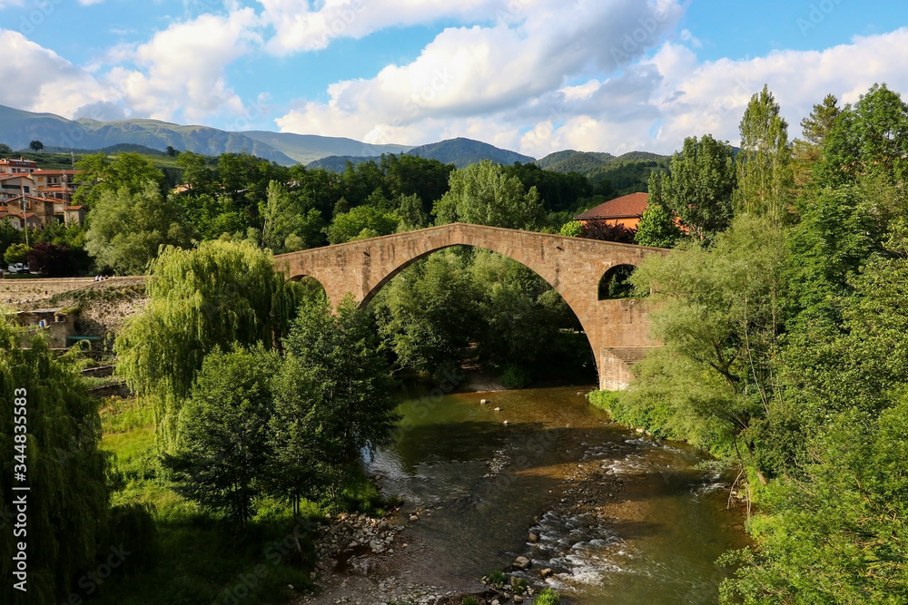 Sant Joan de les Abadesses (Girona) Sant Joan de les Abadesses (Girona)