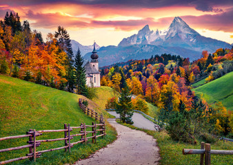 Alu-Dibond Bilder Motivwelten Iconic picture of Bavaria with Maria Gern church with Hochkalter peak on background. Fantastic autumn sunrise in Alps. Superb evening landscape of Germany countryside. Traveling concept background..  © Andrew Mayovskyy