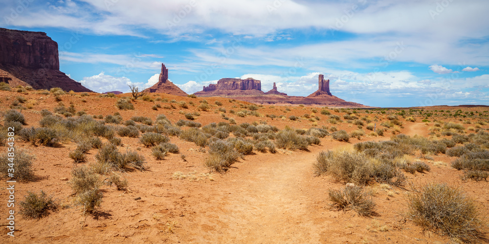 hiking the wildcat trail in the monument valley, usa