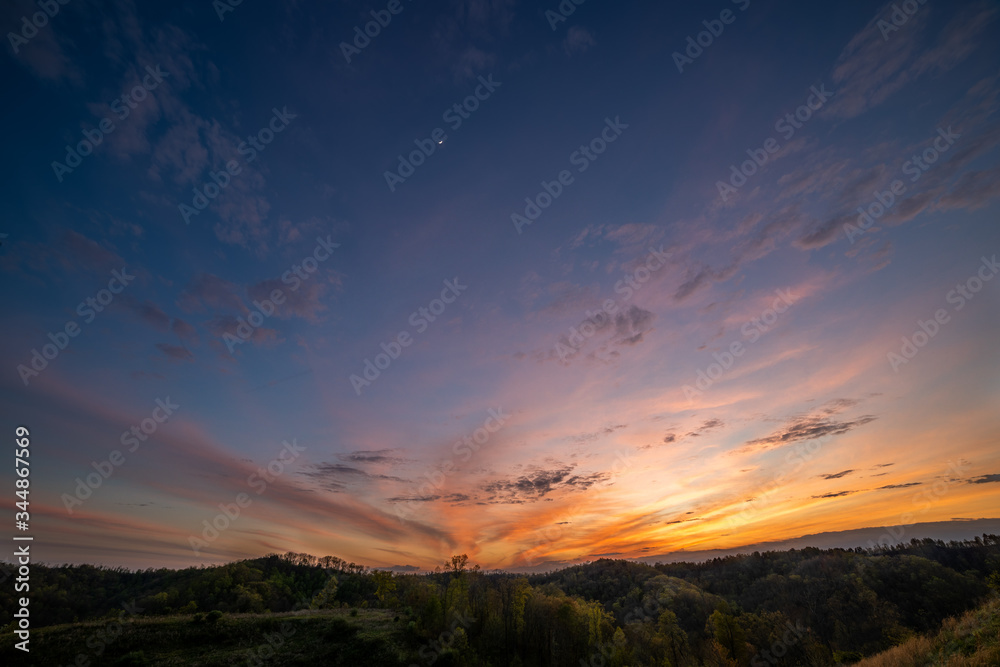 Obraz premium Sunrise Over Mountains