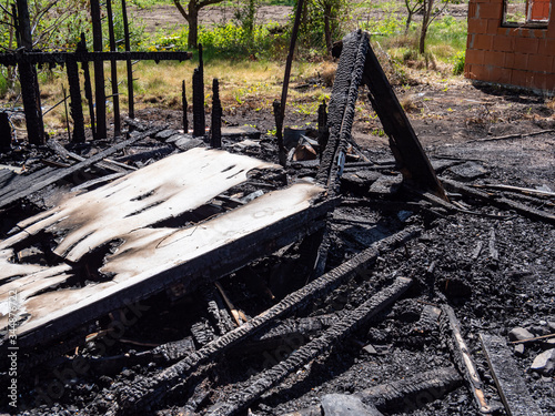 abgebrandete Gartenlaube Brandstiftung Feuer photo