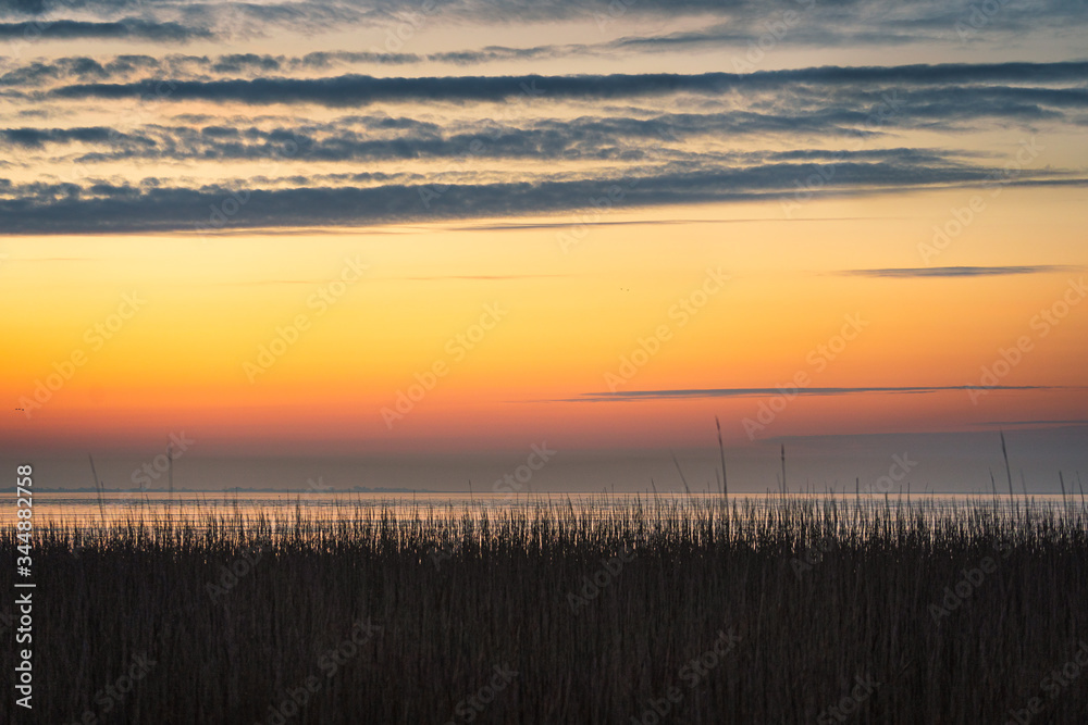 Sonnenuntergang an der Nordseeküste.