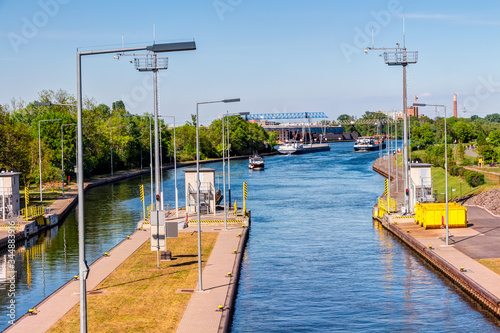 Eddersheimer Schleuse – Staustufe in Eddersheim: Blick Richtung Kelsterbach und Frankfurt am Main photo