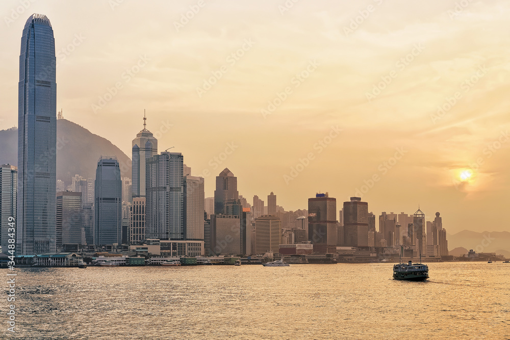 Obraz premium Star ferry at Victoria Harbor in Hong Kong at sundown