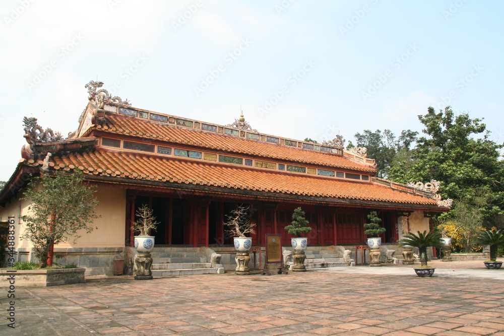 Le Parc du tombeau de Minh Mang au Vietnam