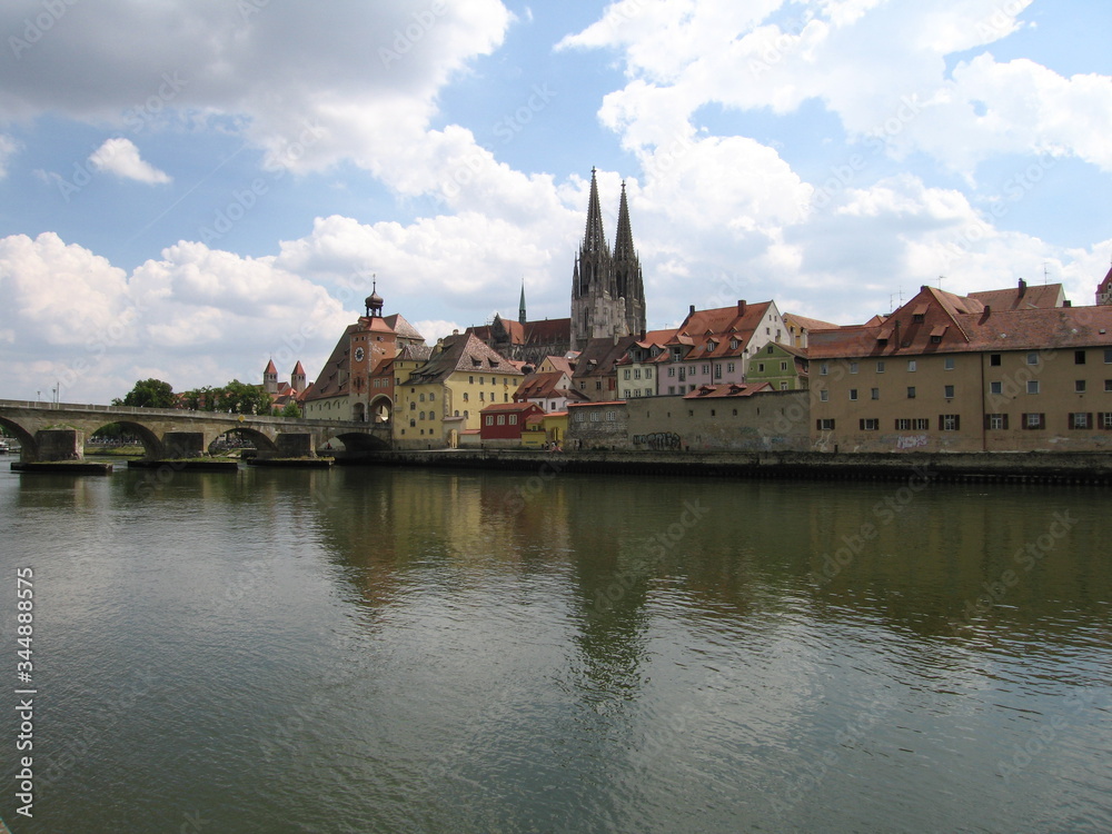 Alstadtidyll Regensburg mit Dom und steinerner Brücke Alstadtidyll Regensburg mit Dom und steinerner Brücke
