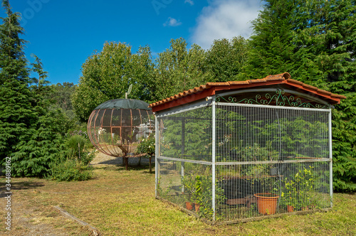 Estufas e Viveiros na "Quinta de Pentieiros", quinta pedagógica situada na zona norte no interior de Portugal.