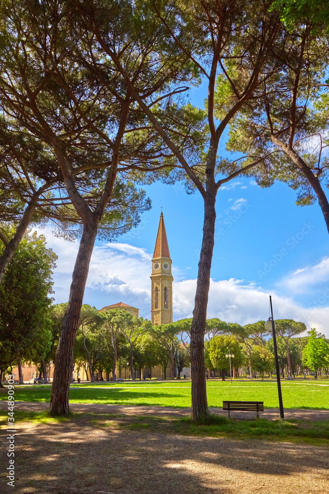 Naklejka premium View of Arezzo Cathedral, Tuscany, Italy.