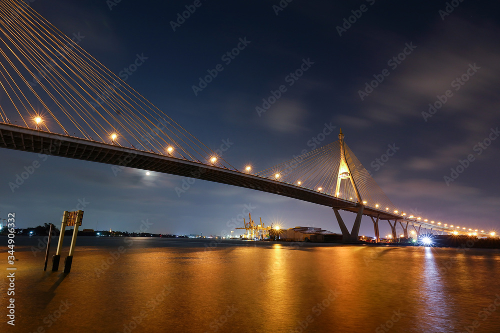 Fototapeta premium night view of the bridge