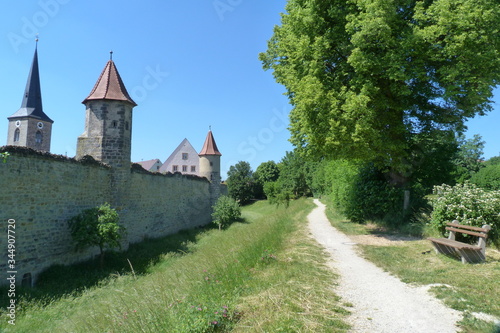 Mittelalterliche Filmkulisse mit Stadtmauer in der Stadt Seßlach © Falko Göthel