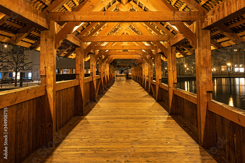 Kapellbrücke in der Nacht, Luzern, Schweiz