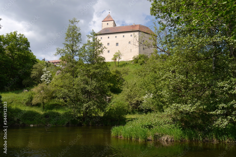 Burg Trausnitz mit Fluss: Romantik Oberpfalz Jugendherberge