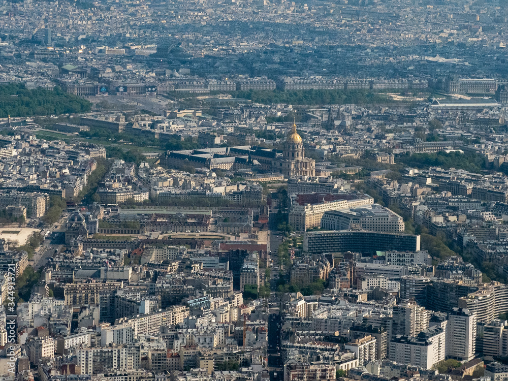 vue aérienne de Paris et des Invalides