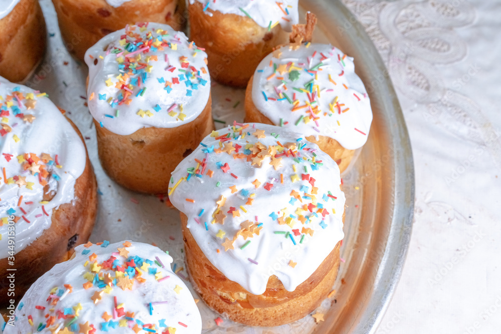 Easter cakes of different sizes for Easter