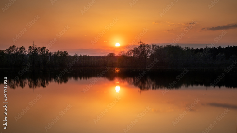 Fototapeta premium Reflecting Winter Sunset at Lake Fühlingen 