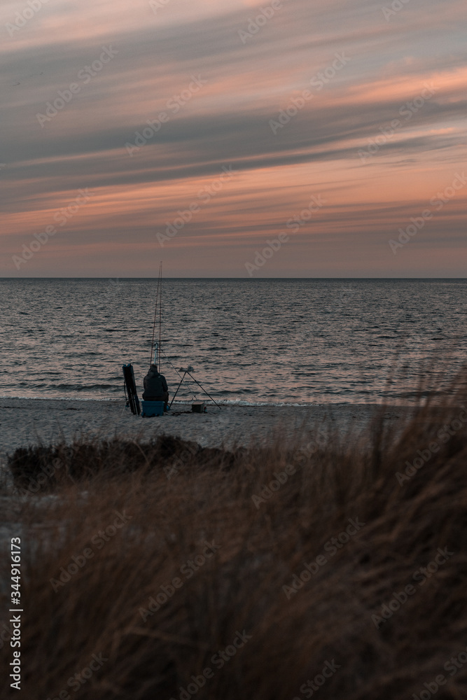 Fototapeta premium Angler am Strand