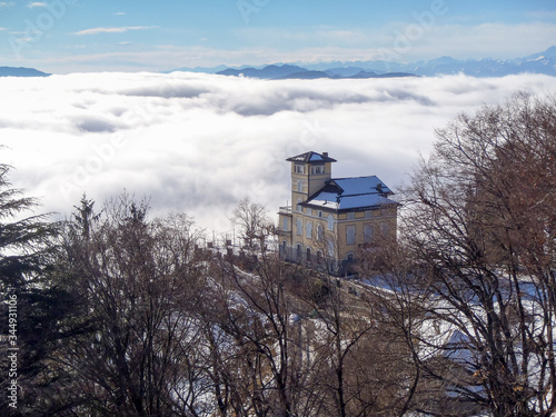 Panorama with fog in the valley below. © Mor65_Mauro Piccardi