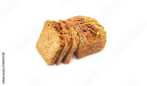 Brot, geschnitten und am Stück auf weißen Hintergrund