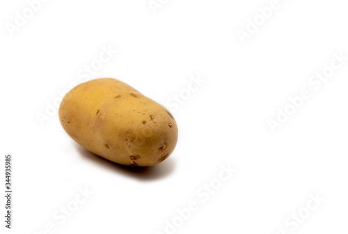 Kartoffeln auf wei  em Hintergrund