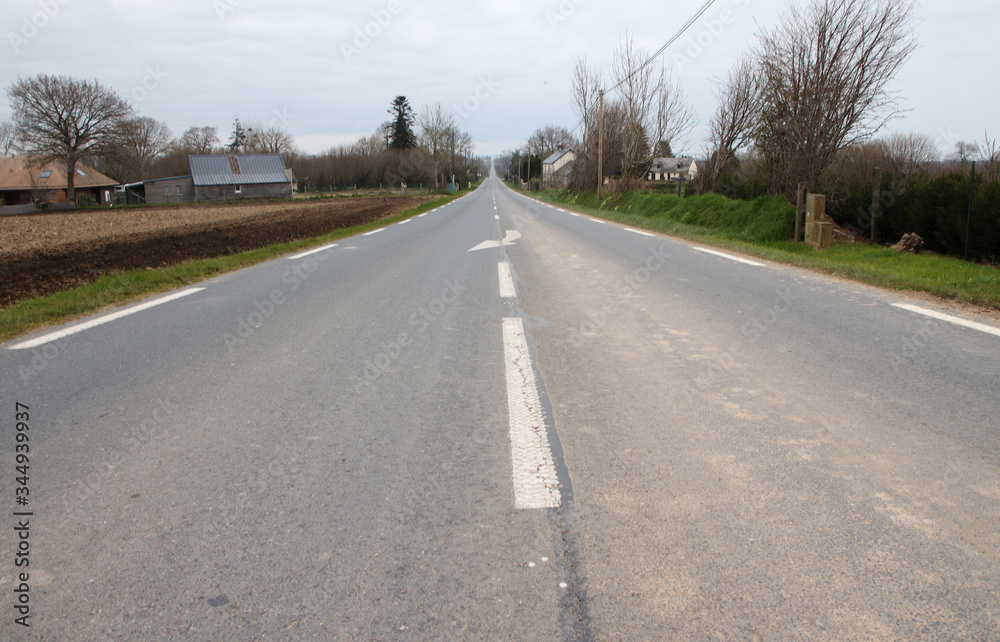 Confinement Covid-19 route désertée
