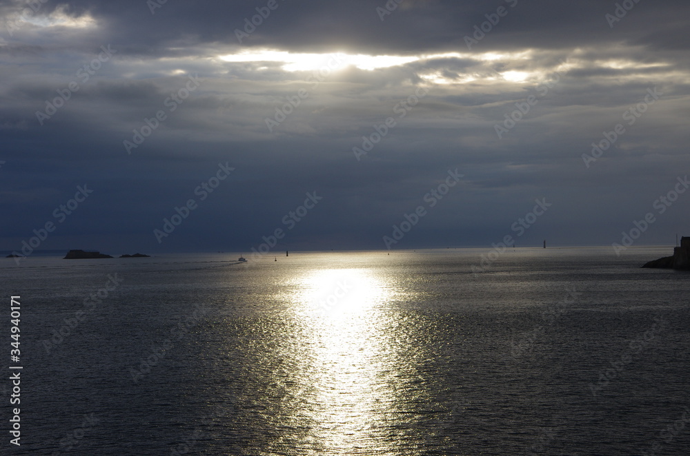 Obraz premium sunset over the sea