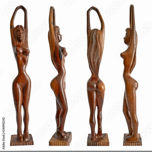 statuettes de femmes nues en bois