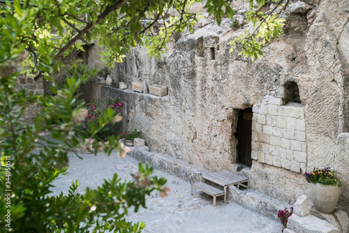 empty tomb of jesus in jerusalem 