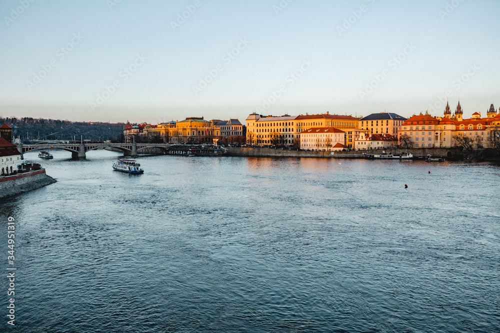 Obraz premium Prag Altstadt Karlsbrücke Kulturdenkmal Brückenturm