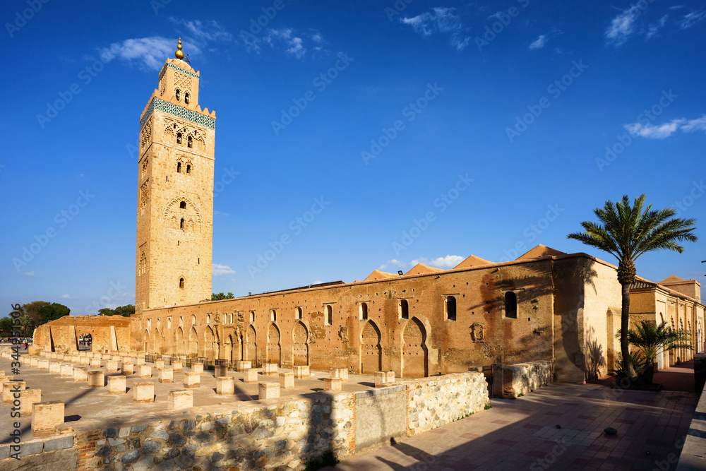 Fototapeta premium Wide angle view of the Koutobia Mosque at sunset, Marrakesh, Morocco