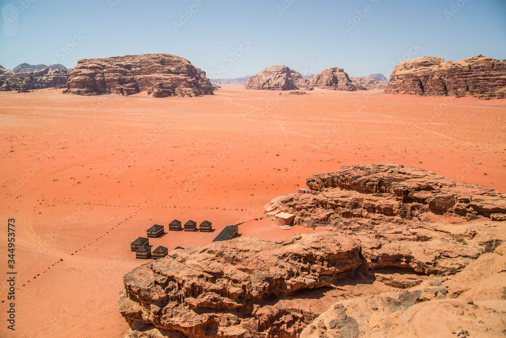 Fototapeta premium camping in red rock desert wadi rum