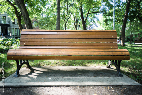 Fototapeta Naklejka Na Ścianę i Meble -  Bench in the park