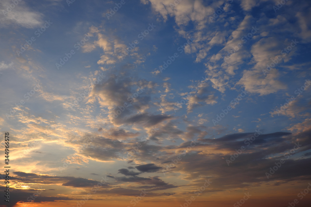 Obraz premium Dramatic sunset sky. Cloudy sky as a background.